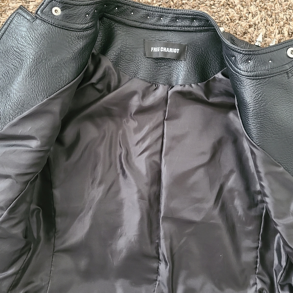 Leather jacket - Picture 4 of 8
